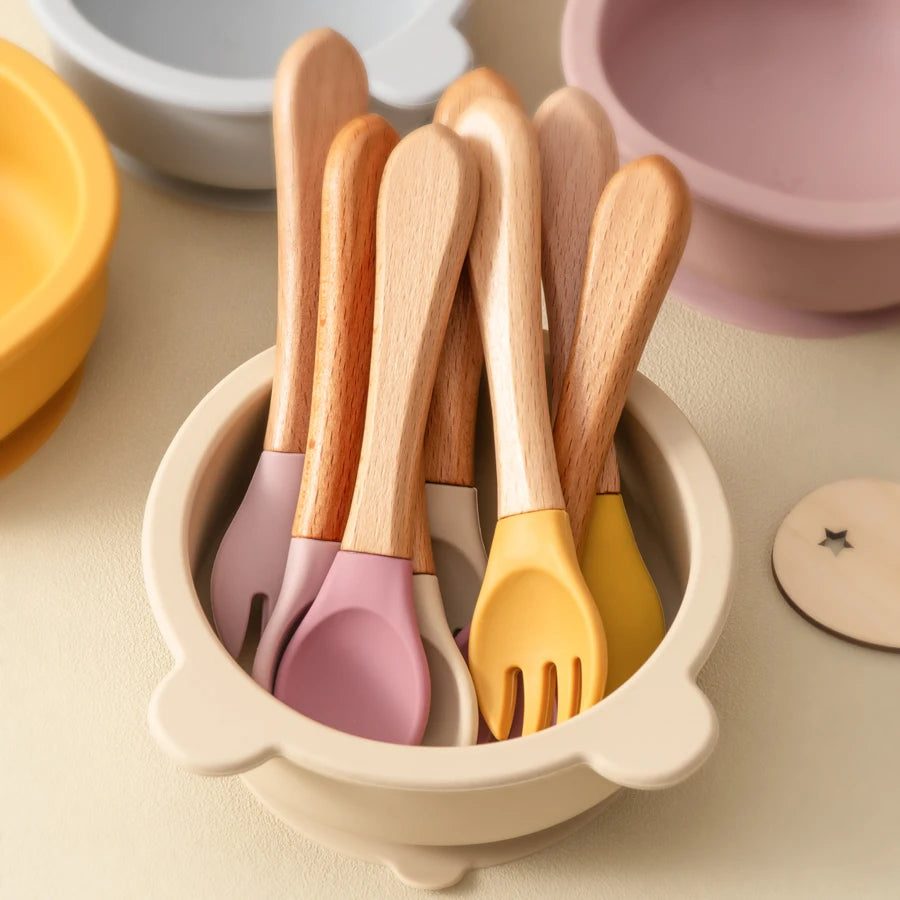 Juego de 2 Piezas de Cuchara y Tenedor de Silicona para Bebé con Mango de Madera